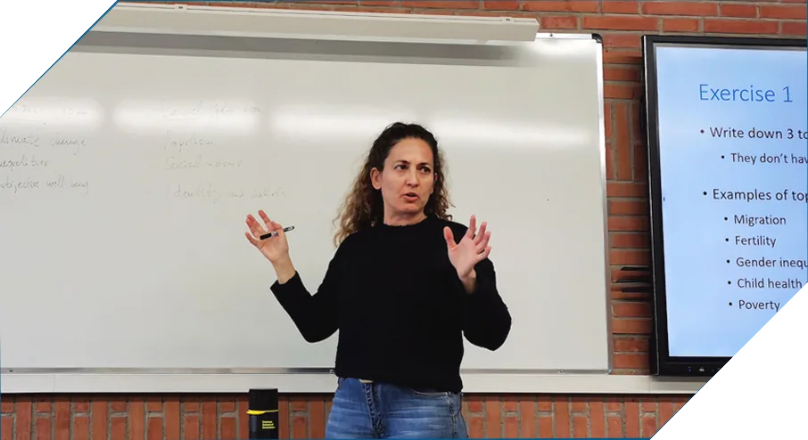 Libertad González lecturing at BESTEPS