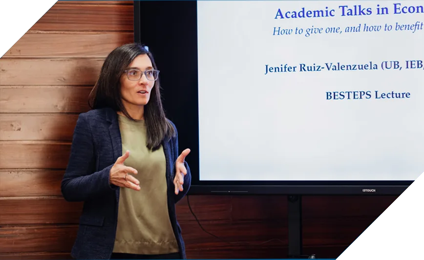 Jenifer Ruiz-Valenzuela lecturing at BESTEPS